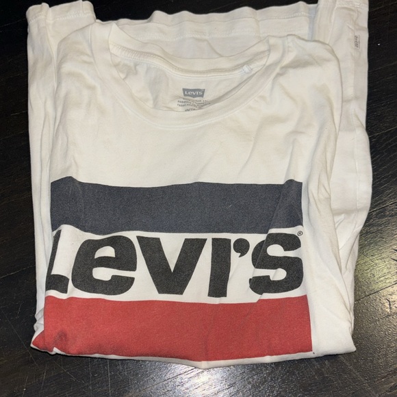 Levi’s T shirt - Picture 2 of 3